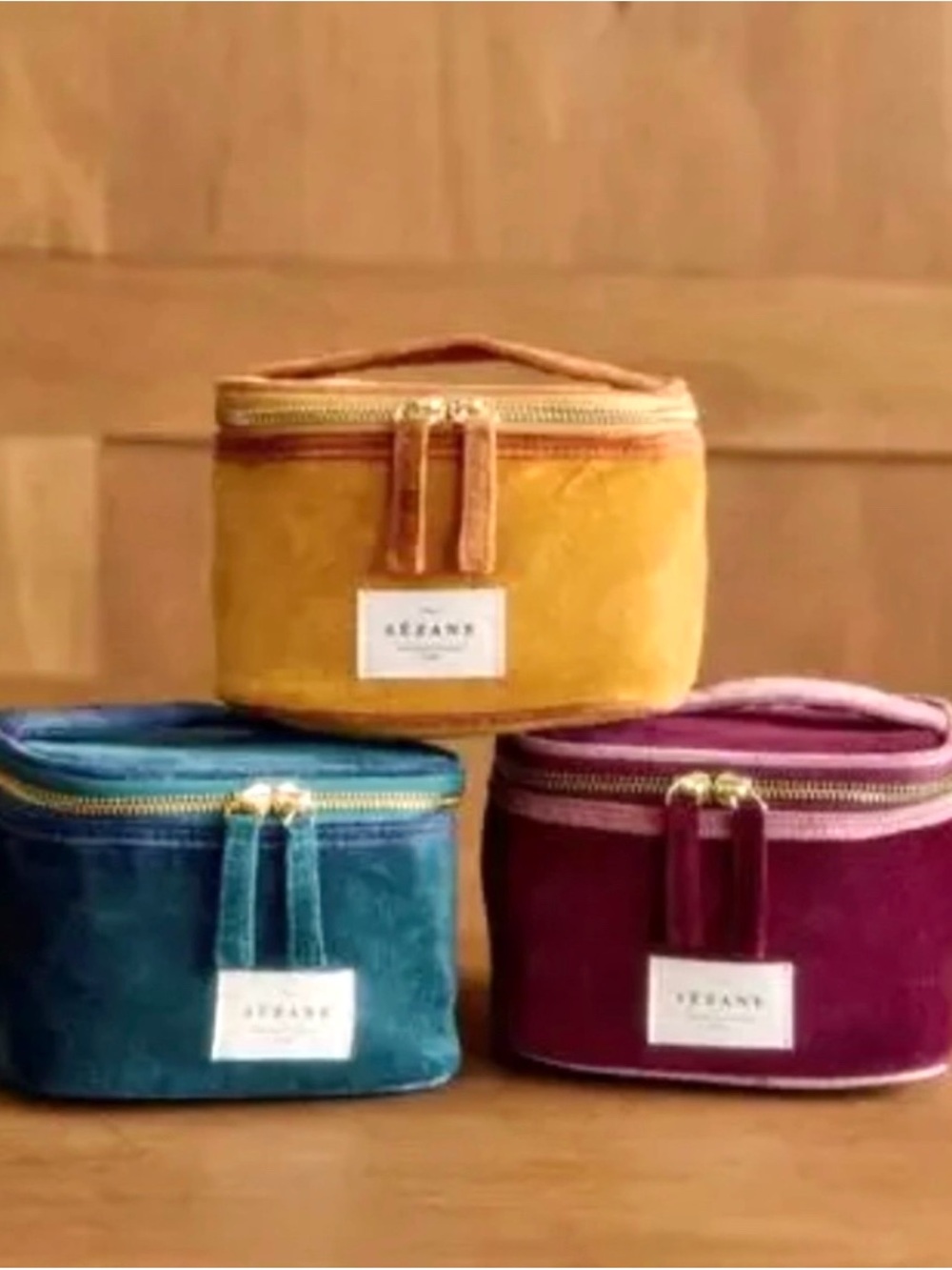 🌟NEW🌟 Sézane Velvette Travel Cosmetic Case in Saffron